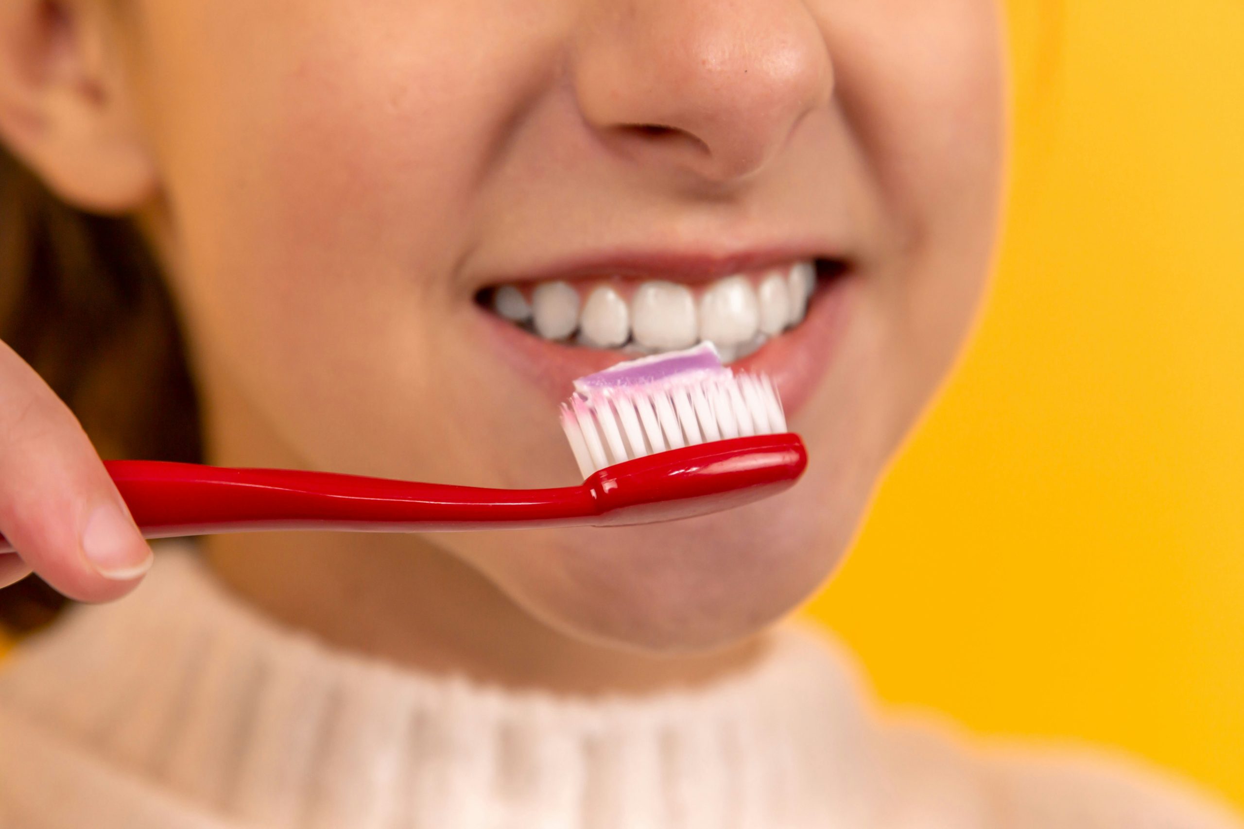 Girl cleaning her teeth at home