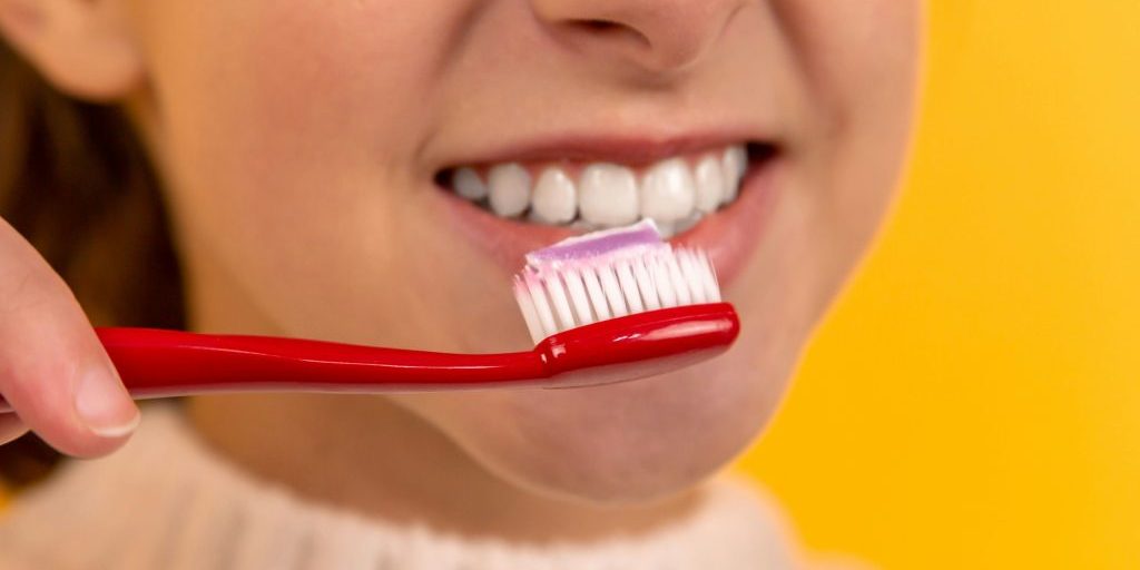 Girl cleaning her teeth at home